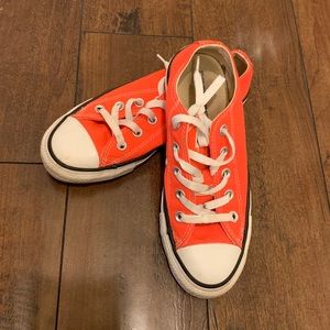 ⭐️ Orange Converse Shoes! ⭐️
